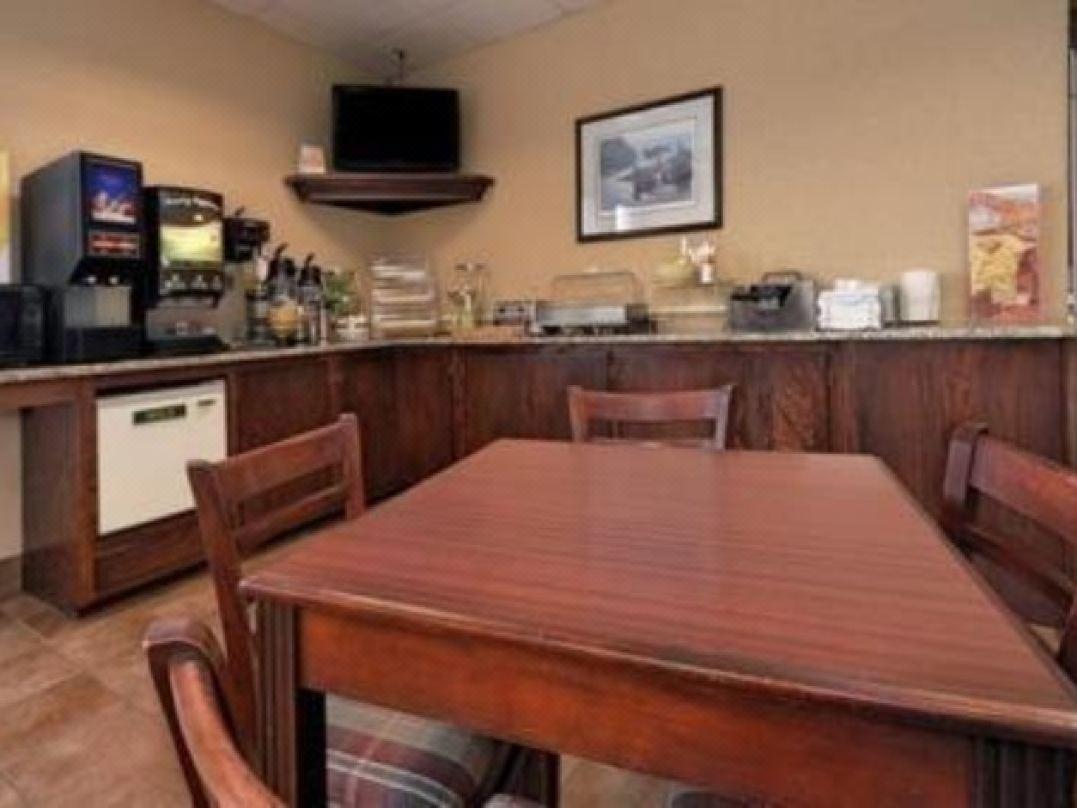 Econo Lodge Inn & Suites Wisconsin Dells Ngoại thất bức ảnh