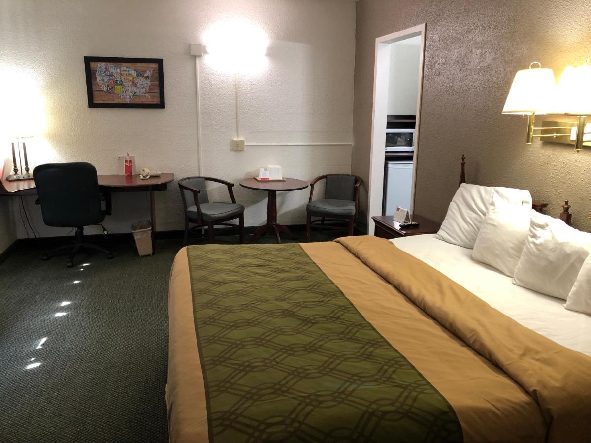 Econo Lodge Inn & Suites Wisconsin Dells Ngoại thất bức ảnh