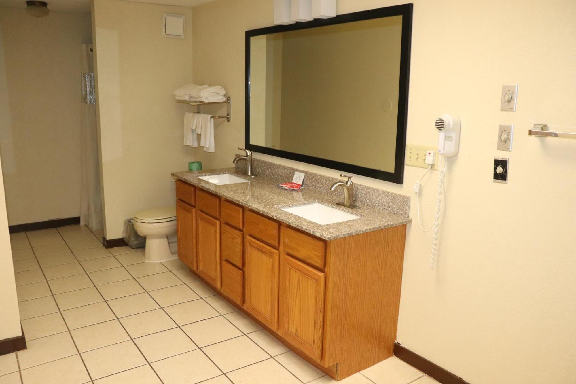 Econo Lodge Inn & Suites Wisconsin Dells Ngoại thất bức ảnh